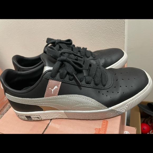 Size 6 in kids juniors but size 7.5 in womens - Picture 2 of 4